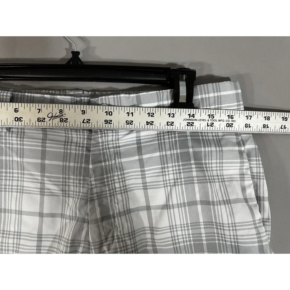 NIKE GOLF shorts 32 Medium DRI FIT Grey Gray white PLAID CHECK SWOOSH Pockets